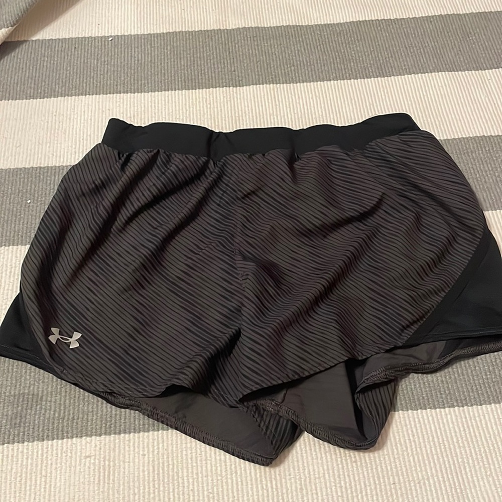 Under armer size large shorts